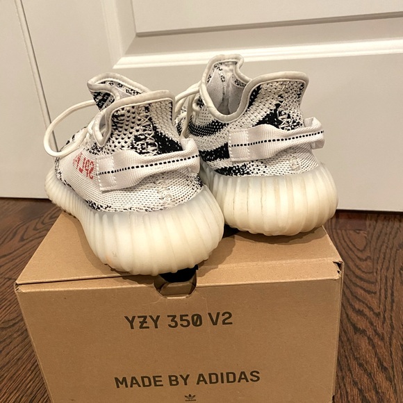 Adidas Men’s Yeezy Boost 350 V2 black/white/red size 8.5 AMAZING CONDITION 🔥 - Picture 2 of 7